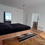 Modern And New Apartment Close To Downtown